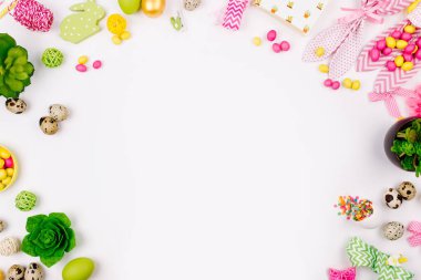 Bahar dekorasyon kopya alanı, Paskalya kavramı ile beyaz arka plan üzerinde çerçevesinden