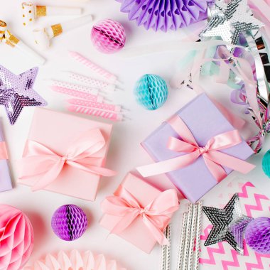 Pastel renklerde Festival süsleri kümesi 