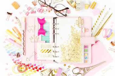 Planlayıcısı mockup ve sabit. Düz yatıyordu, en iyi görünümü