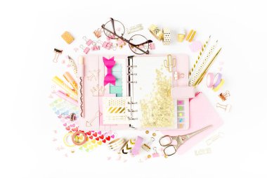 Planlayıcısı mockup ve sabit. Düz yatıyordu, en iyi görünümü