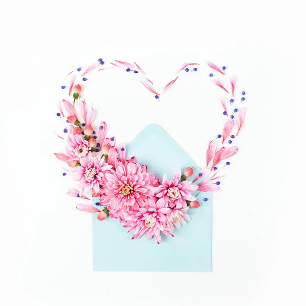 Beautiful Floral Arrangements Pink Chrysanthemums Shape Heart Envelope White Background — Stock Photo, Image