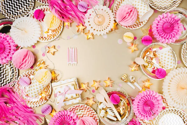 Fundo Festa Aniversário Cor Dourada Rosa Deitado Plano Vista Superior — Fotografia de Stock