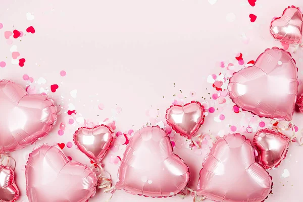 Palloncini Aria Lamina Metallo Forma Cuore Sfondo Rosa Pastello Concetto — Foto Stock