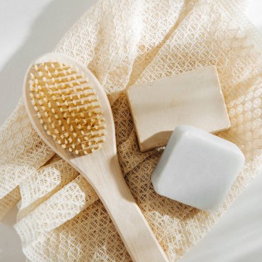 Eko doğal banyo aksesuarları, doğal kozmetik ürünler ve araçlar. Sıfır atık kavramı. Plastik ücretsiz. Düz yatıyordu, en iyi görünümü 