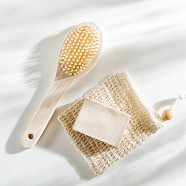 Eko doğal banyo aksesuarları, doğal kozmetik ürünler ve araçlar. Sıfır atık kavramı. Plastik ücretsiz. Düz yatıyordu, en iyi görünümü 