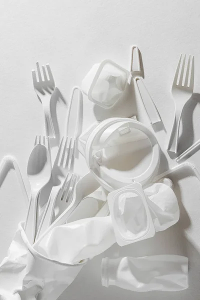 Plástico Blanco Solo Uso Sobre Fondo Blanco Primer Plano — Foto de Stock