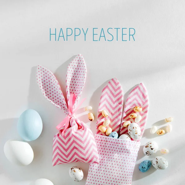 Osterhasentüten Mit Leckereien Süßigkeiten Schokoladeneiern Auf Weißem Hintergrund Frohe Ostern — Stockfoto