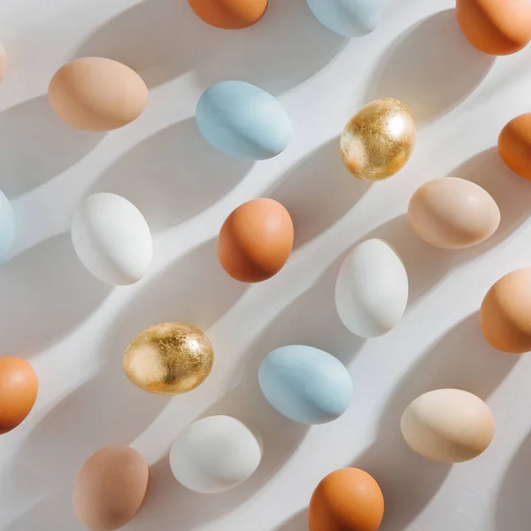 Telur Berwarna Alami Dengan Lampu Matahari Pagi Stylish Compositions Dalam — Stok Foto