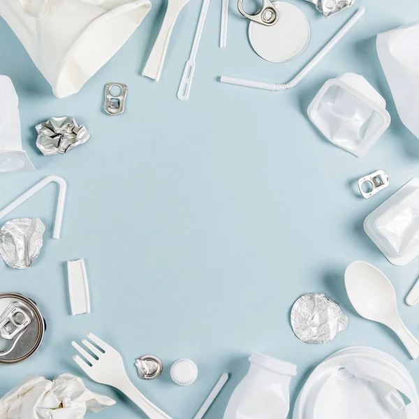 Mavi Zemin Üzerine Beyaz Oda Plastik Çerçeve — Stok fotoğraf