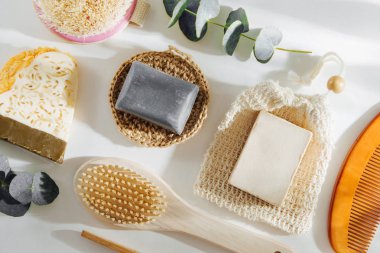 Sabun Eko Torbası, bambu diş fırçası, doğal fırça Eko Kozmetik ürünleri ve aletleri. Sıfır atık, plastiksiz. Sürdürülebilir yaşam tarzı kavramı.