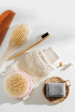 Eko doğal banyo aksesuarları, doğal kozmetik ürünler ve araçlar. Sıfır atık kavramı. Plastik ücretsiz. Düz yatıyordu, en iyi görünümü 