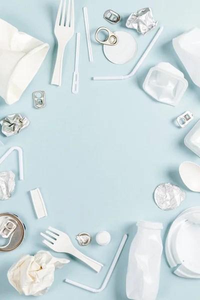 Mavi Zemin Üzerine Beyaz Oda Plastik Çerçeve — Stok fotoğraf