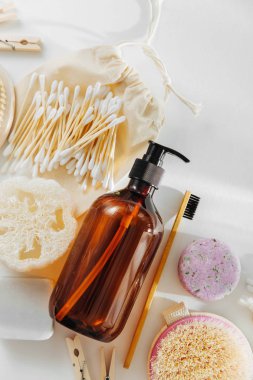 Doğal banyo aksesuarları ile Sabunluk. Sıfır atık kavramı.