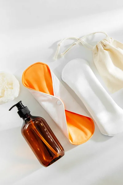 Tidak Ada Limbah Pasokan Untuk Kebersihan Pribadi Reusable Kain Menstruasi — Stok Foto