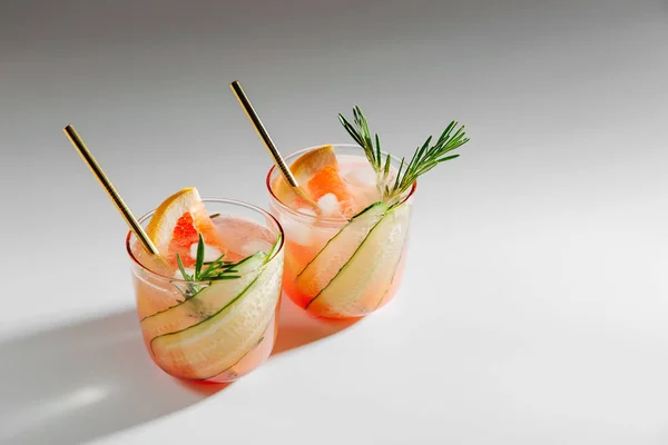 Grapefrukt Gurka Gin Cocktail Perfekt För Vår Eller Sommar — Stockfoto