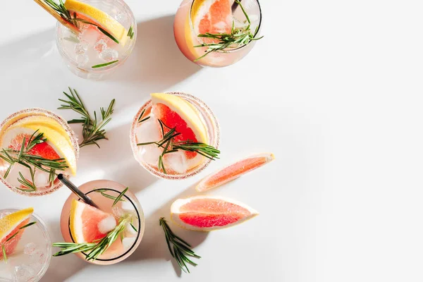 Grapefrukt Och Rosemary Cocktail Uppfriskande Och Alkoholfri Dryck Perfekt För — Stockfoto