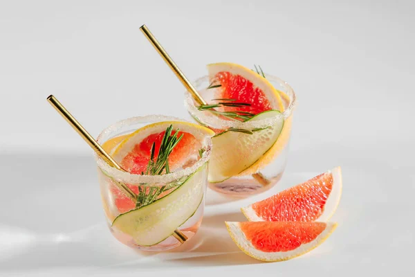Grapefrukt Och Gurka Cocktail Perfekt För Vår Eller Sommar — Stockfoto