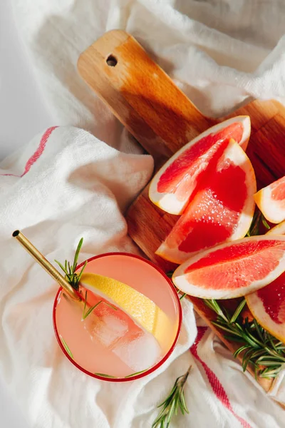 Homemade Cocktail Making Grapefruit Rosemary Cocktail Refreshing Non Alcoholic Drink — Stock Photo, Image