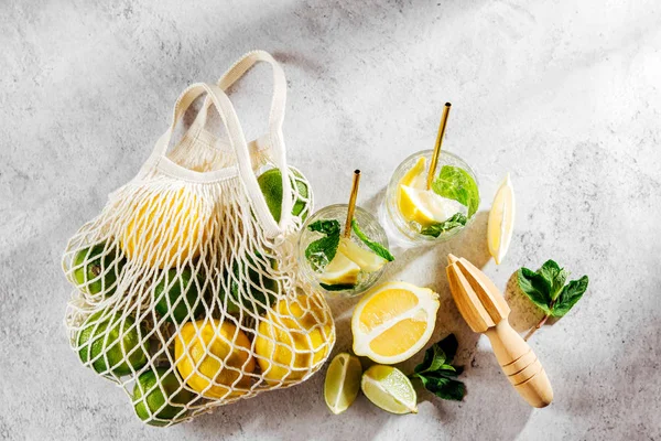 Limonada Cítrica Fresca Con Limas Limones Menta Bebidas Verano — Foto de Stock
