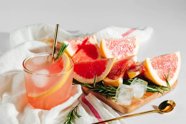 Homemade Cocktail Making Grapefruit Rosemary Cocktail Refreshing Non Alcoholic Drink — Stock Photo, Image