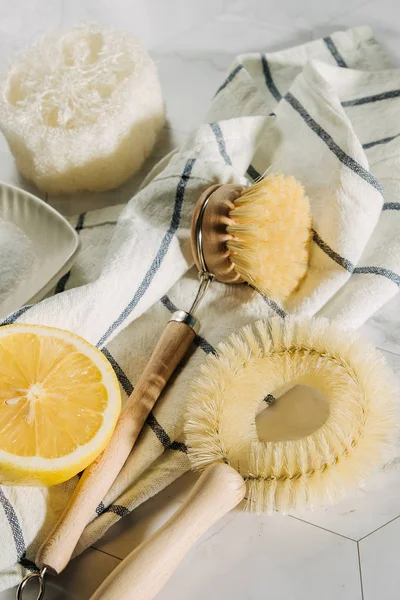 Екологічно Чисті Натуральні Засоби Чищення Продукти Бамбукові Щітки Посуду Лимон — стокове фото