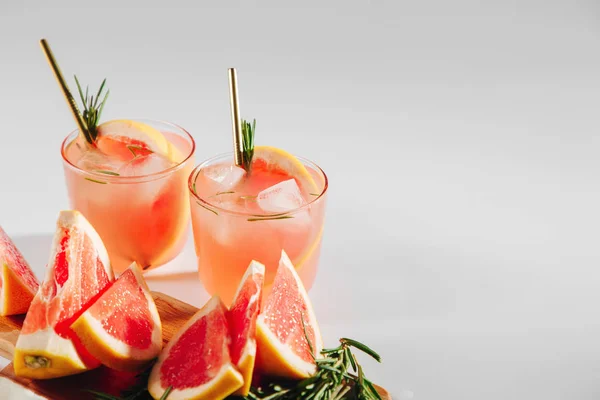 Grapefrukt Och Rosemary Cocktail Uppfriskande Och Alkoholfri Dryck Perfekt För — Stockfoto