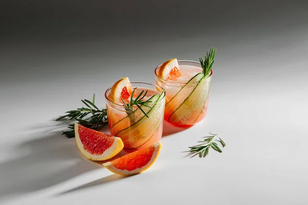 Grapefrukt Gurka Gin Cocktail Perfekt För Vår Eller Sommar — Stockfoto