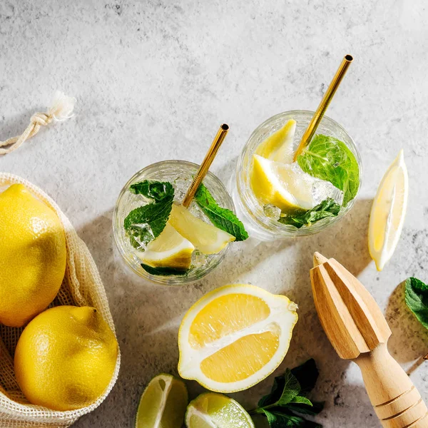 Limonada Cítrica Fresca Con Limas Limones Menta Bebidas Verano — Foto de Stock