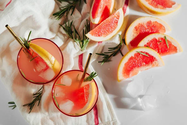 Házi Készítésű Koktélkészítés Grapefruit Rozmaring Koktél Frissítő Alkoholmentes Italok Tökéletessé — Stock Fotó