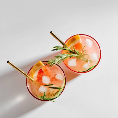 Greyfurt, salatalık Cin Kokteyli İlkbahar ya da yaz için mükemmel! 