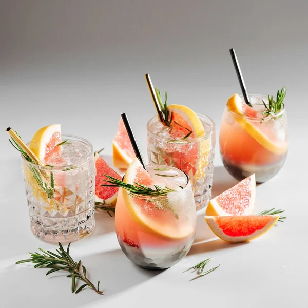 Grapefrukt Och Rosemary Cocktail Uppfriskande Och Alkoholfri Dryck Perfekt För — Stockfoto