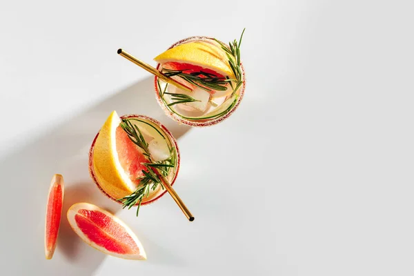 Grapefruit Und Gurkencocktail Perfekt Für Frühling Oder Sommer — Stockfoto