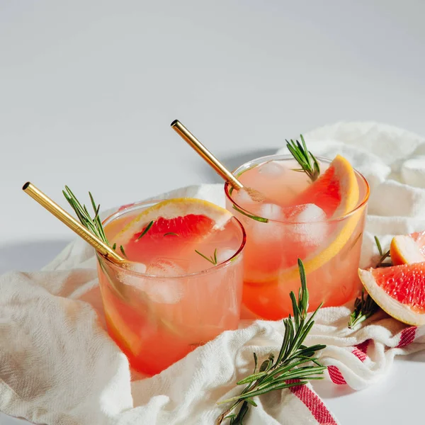 Homemade Cocktail Making Grapefruit Rosemary Cocktail Refreshing Non Alcoholic Drink — Stock Photo, Image