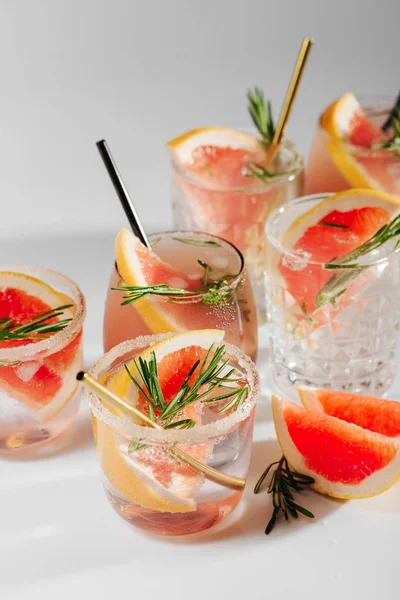 Grapefrukt Och Rosemary Cocktail Uppfriskande Och Alkoholfri Dryck Perfekt För — Stockfoto