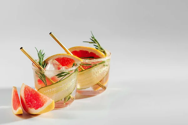 Grapefrukt Och Gurka Cocktail Perfekt För Vår Eller Sommar — Stockfoto