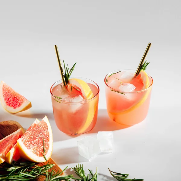 Two Glass Grapefruit Rosemary Cocktail Summer Drinks Fresh Citrus Ice — Stock Photo, Image