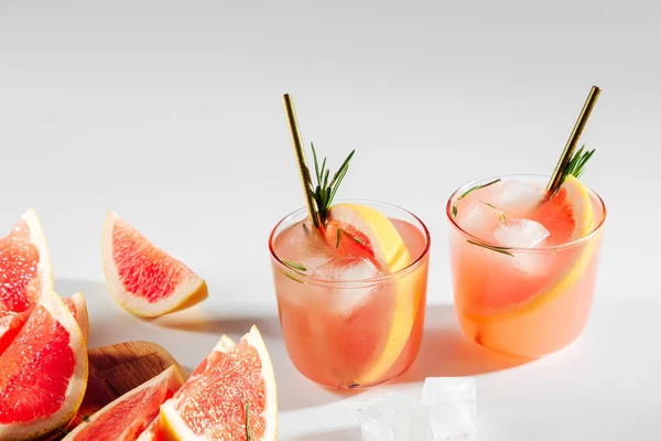 Two Glass Grapefruit Rosemary Cocktail Summer Drinks Fresh Citrus Ice — Stock Photo, Image