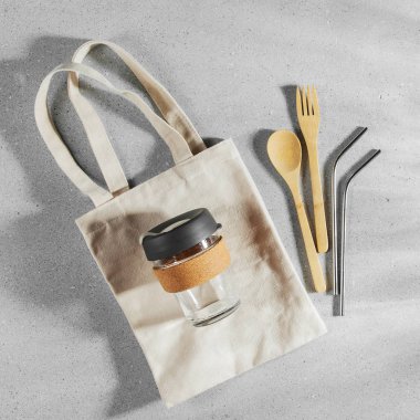 Çevre dostu bambu çatal bıçak takımı, çanta ve yeniden kullanılabilir kahve bardağı seti