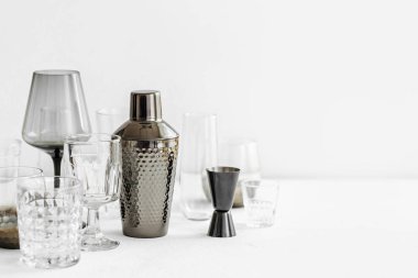 Kokteyl yapmak için Bar aksesuarları ve aletler