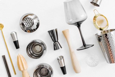 Kokteyl yapmak için Bar aksesuarları ve aletler