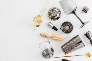 Kokteyl yapmak için Bar aksesuarları ve aletler