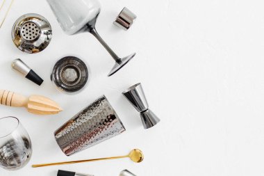 Kokteyl yapmak için Bar aksesuarları ve aletler