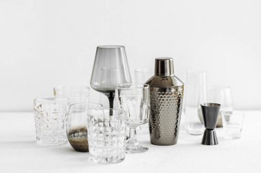 Kokteyl yapmak için Bar aksesuarları ve aletler