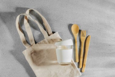 Çevre dostu bambu çatal bıçak takımı, çanta ve yeniden kullanılabilir kahve bardağı seti
