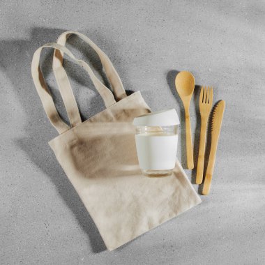 Çevre dostu bambu çatal bıçak takımı, çanta ve yeniden kullanılabilir kahve bardağı seti