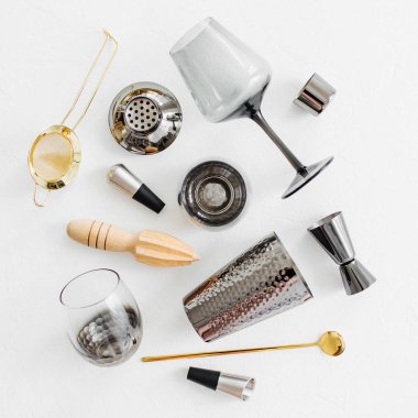 Kokteyl yapmak için Bar aksesuarları ve aletler
