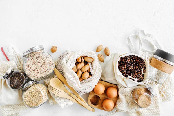 Noten Gedroogde Vruchten Groats Eco Katoenen Tassen Glazen Potten Witte — Stockfoto