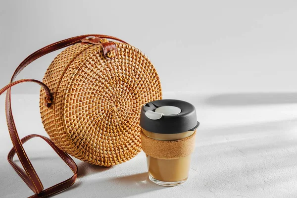 Borsa Rotonda Bambù Con Tazza Caffè Riutilizzabile — Foto Stock