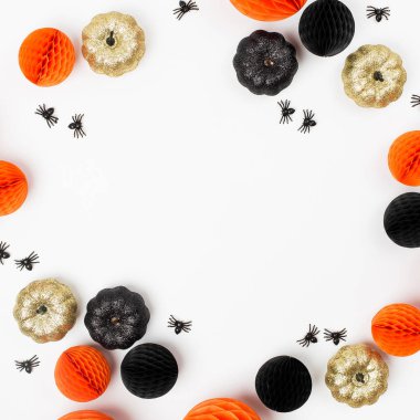 Parlak dekoratif Pumpkins ve petek topları, Halloween süslemeleri