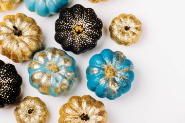 Parlak dekoratif kabaklar ile trendy Halloween arka plan çerçevesi